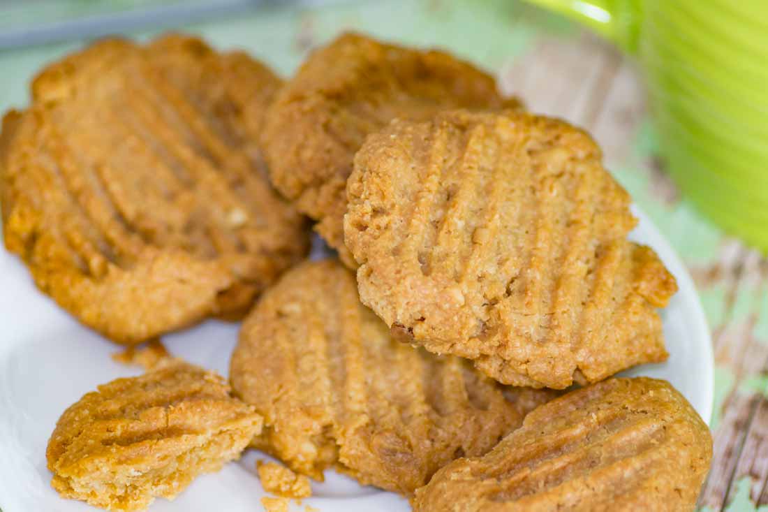 low-carb-macadamia-nut-cookies