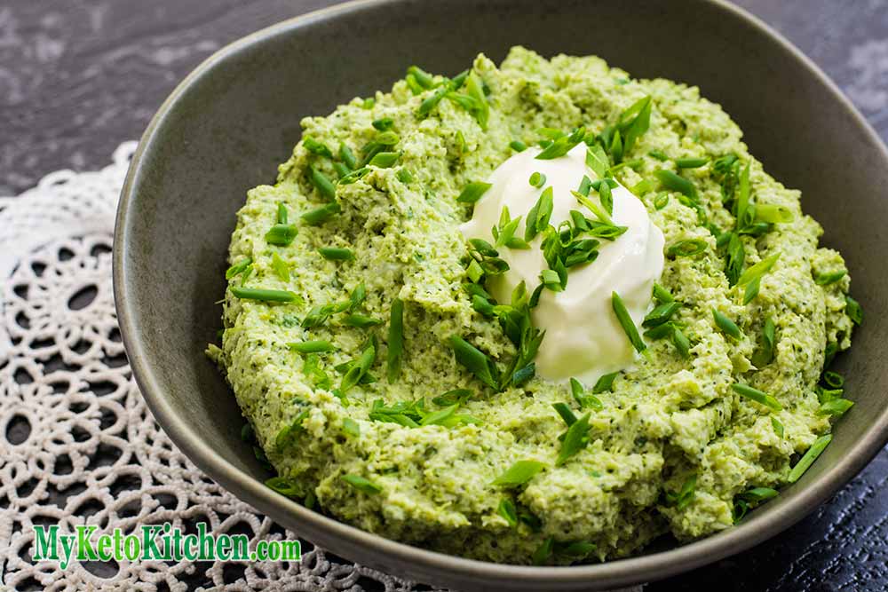Low Carb Sour Cream and Chive Broccoli Mash