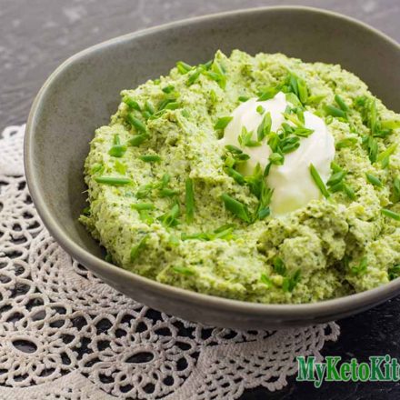 Low Carb Sour Cream and Chive Broccoli Mash