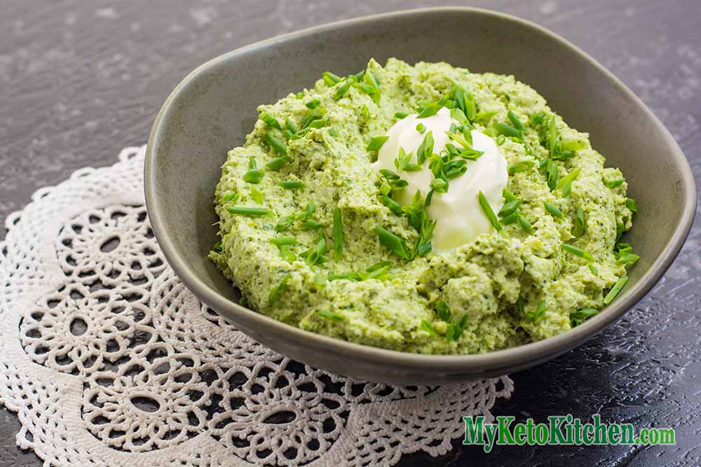 Low Carb Sour Cream and Chive Broccoli Mash