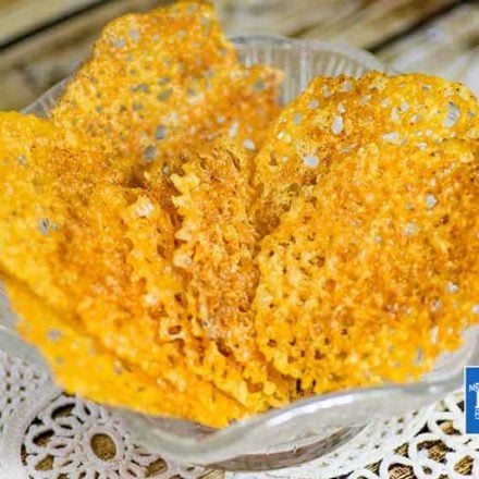 keto cheddar chips