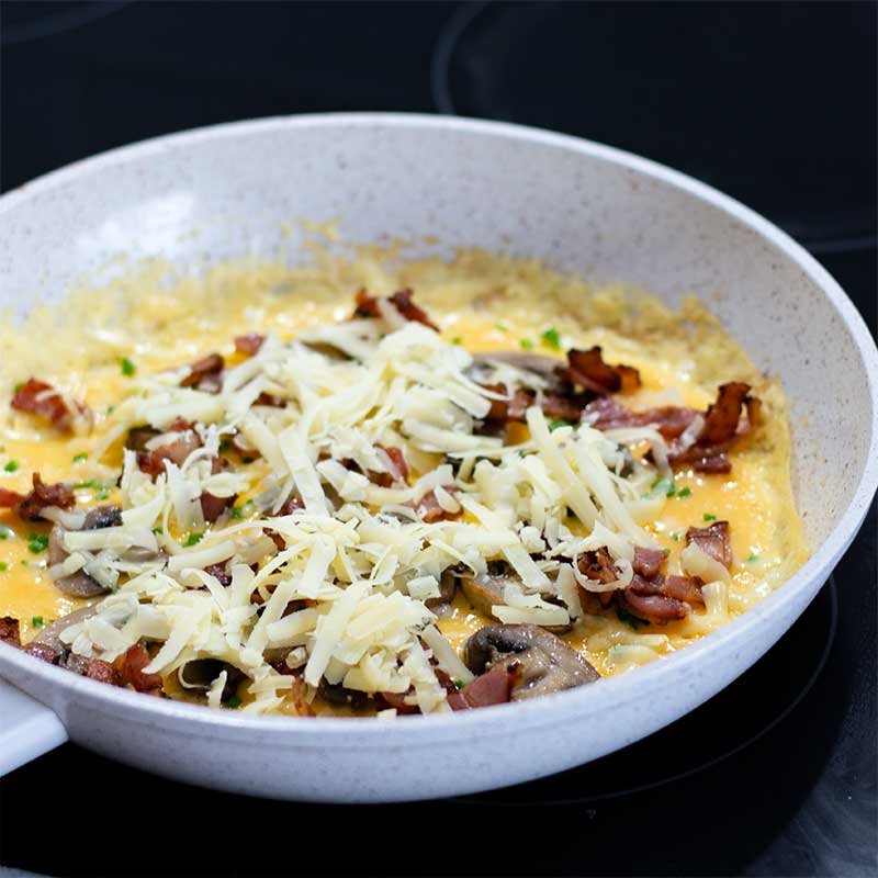 Keto Bacon & Mushroom Omelet Ingredients - easy breakfast recipe