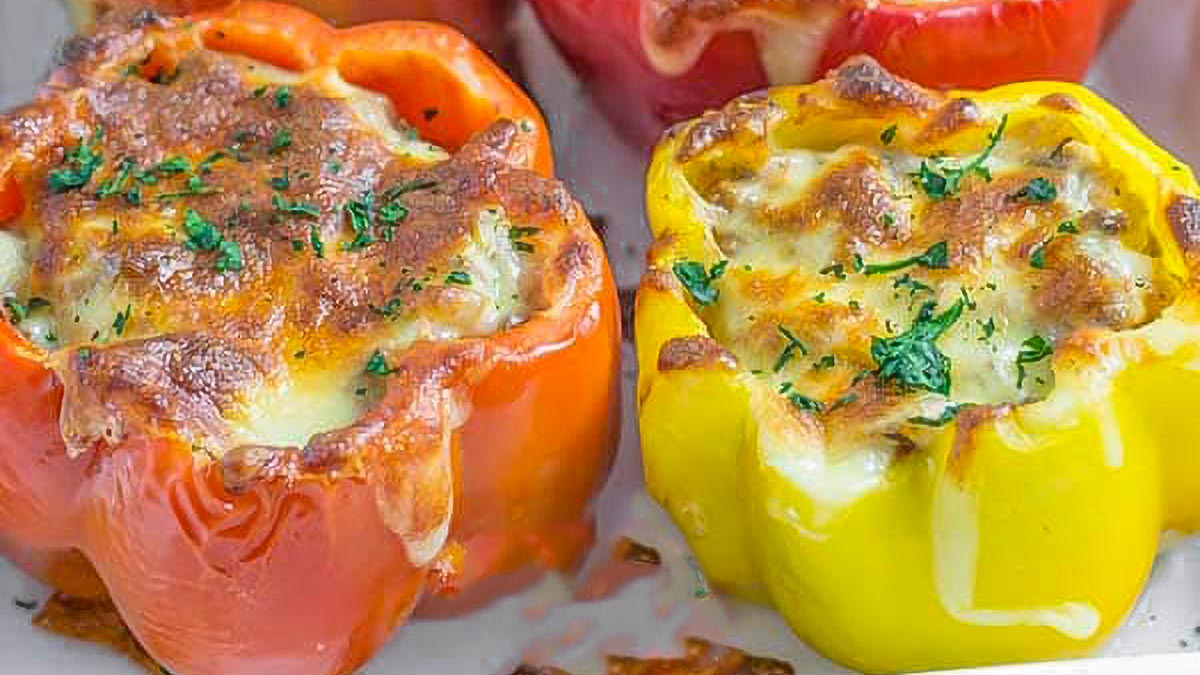 Keto Stuffed Peppers - Beef and Cheese Capsicum