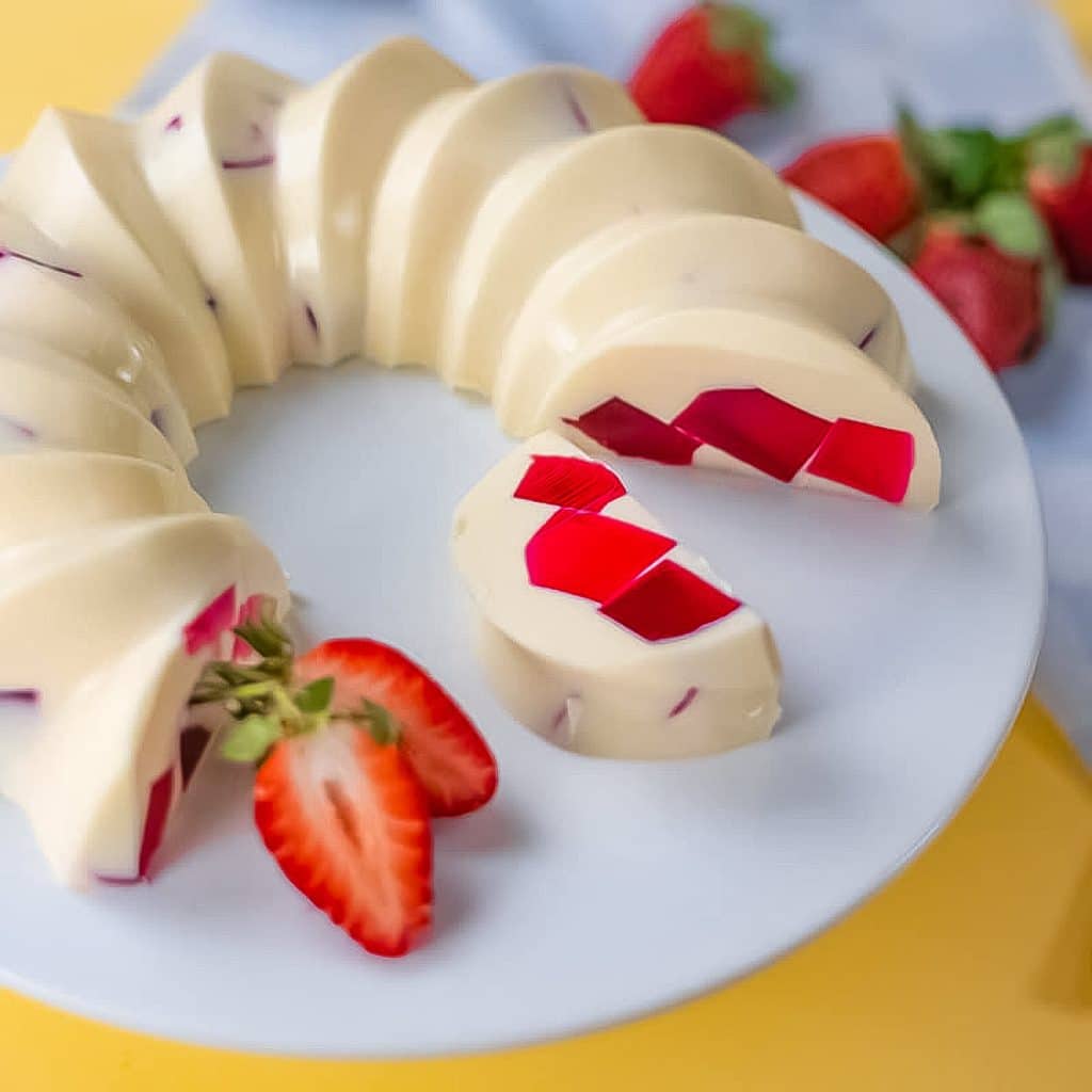 Keto vanilla jello ring dessert on a plate.