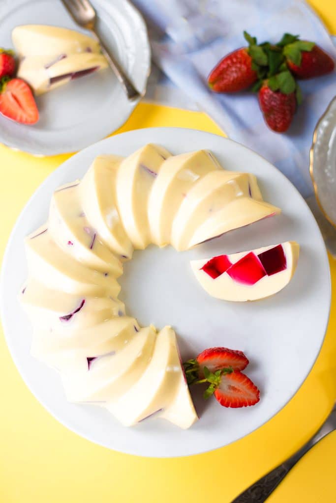 Keto vanilla jello ring dessert on a plate.