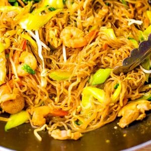 Keto stir fried noodles - Singapore style.