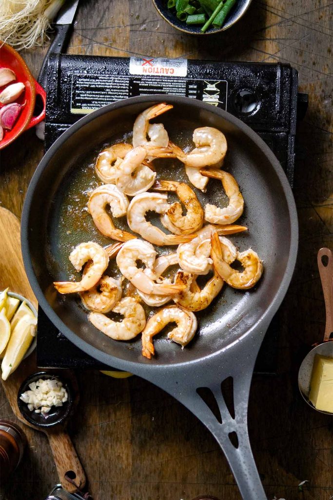 How to make tangy garlic shrimp aka prawns in under 5 minutes.