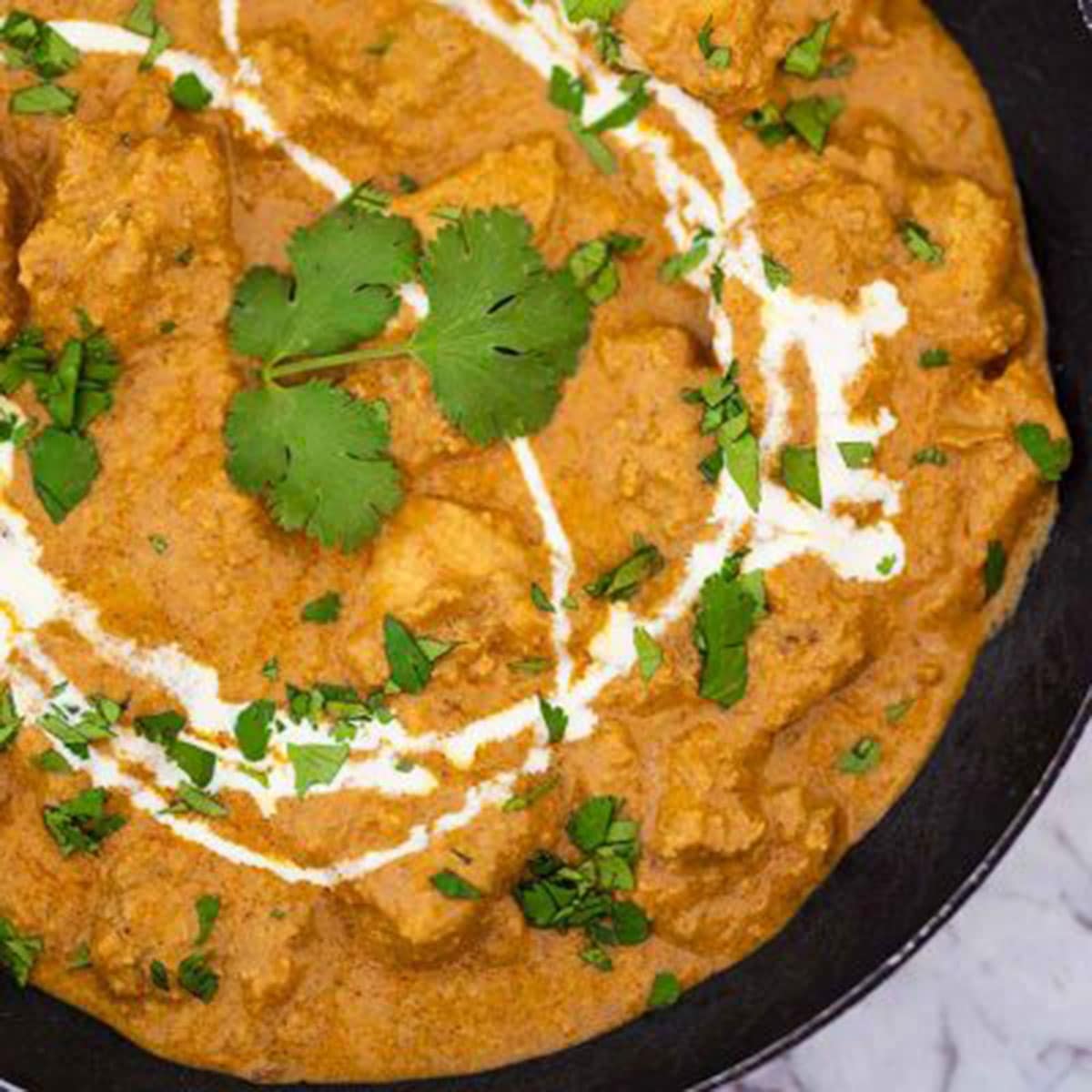 Keto butter chicken dinner in a caste iron pan.